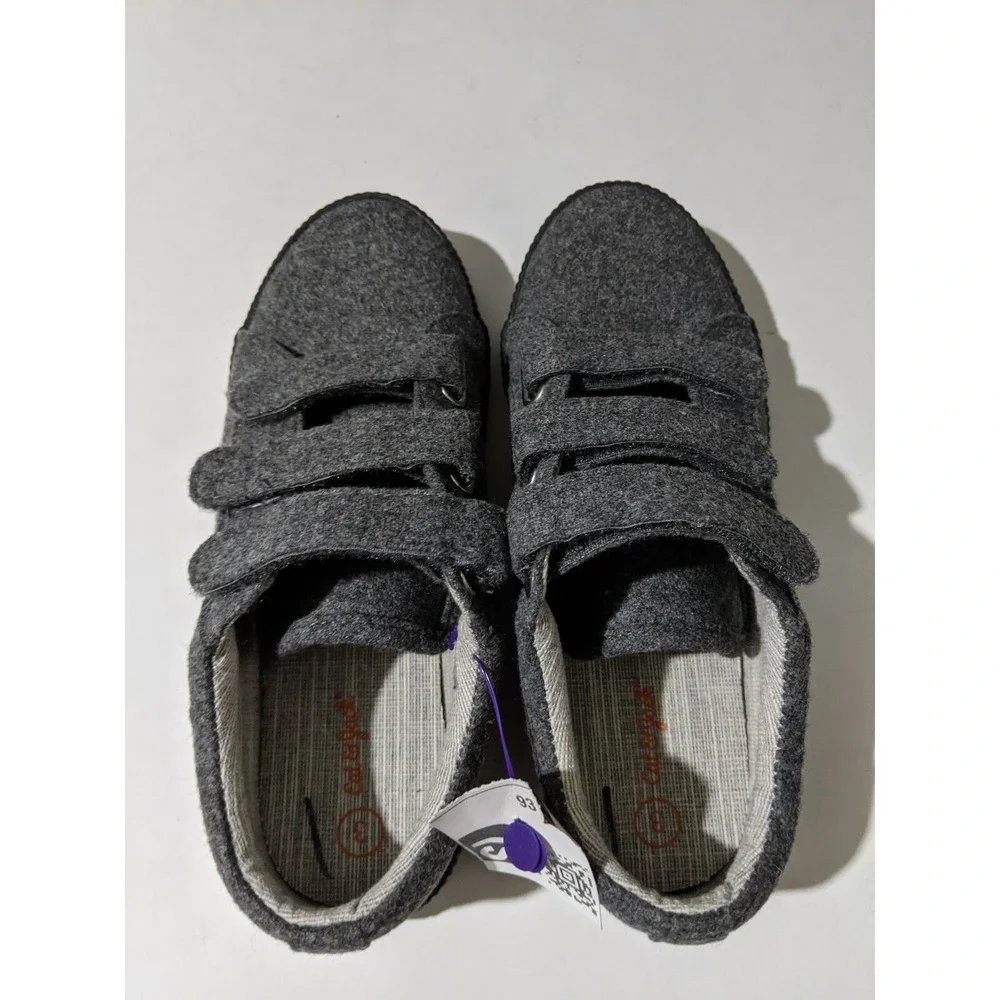 Cat & Jack Boys Gray Sneaker Shoe Size 3 NEW